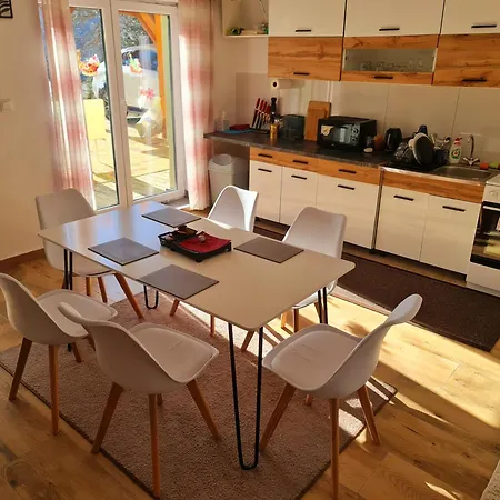 Nyaraló Cely Apartmanovy Dom Donovaly-hanesy So Saunou Dóval